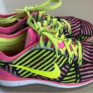 Nike Women's Free 5.0 TR Fit 5 volt Running Shoe